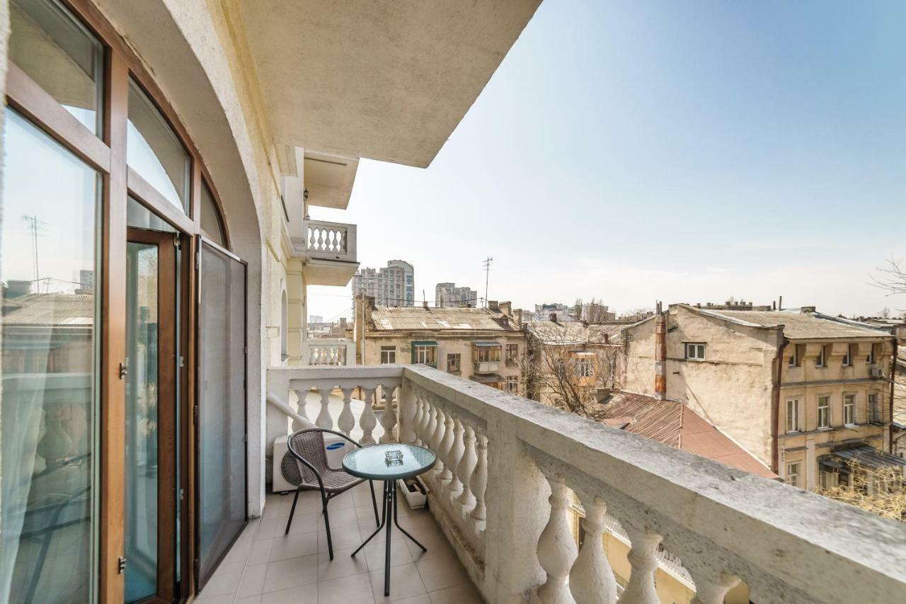 Stylish Apartment With A Balcony Overlooking The Park Oděsa Exteriér fotografie